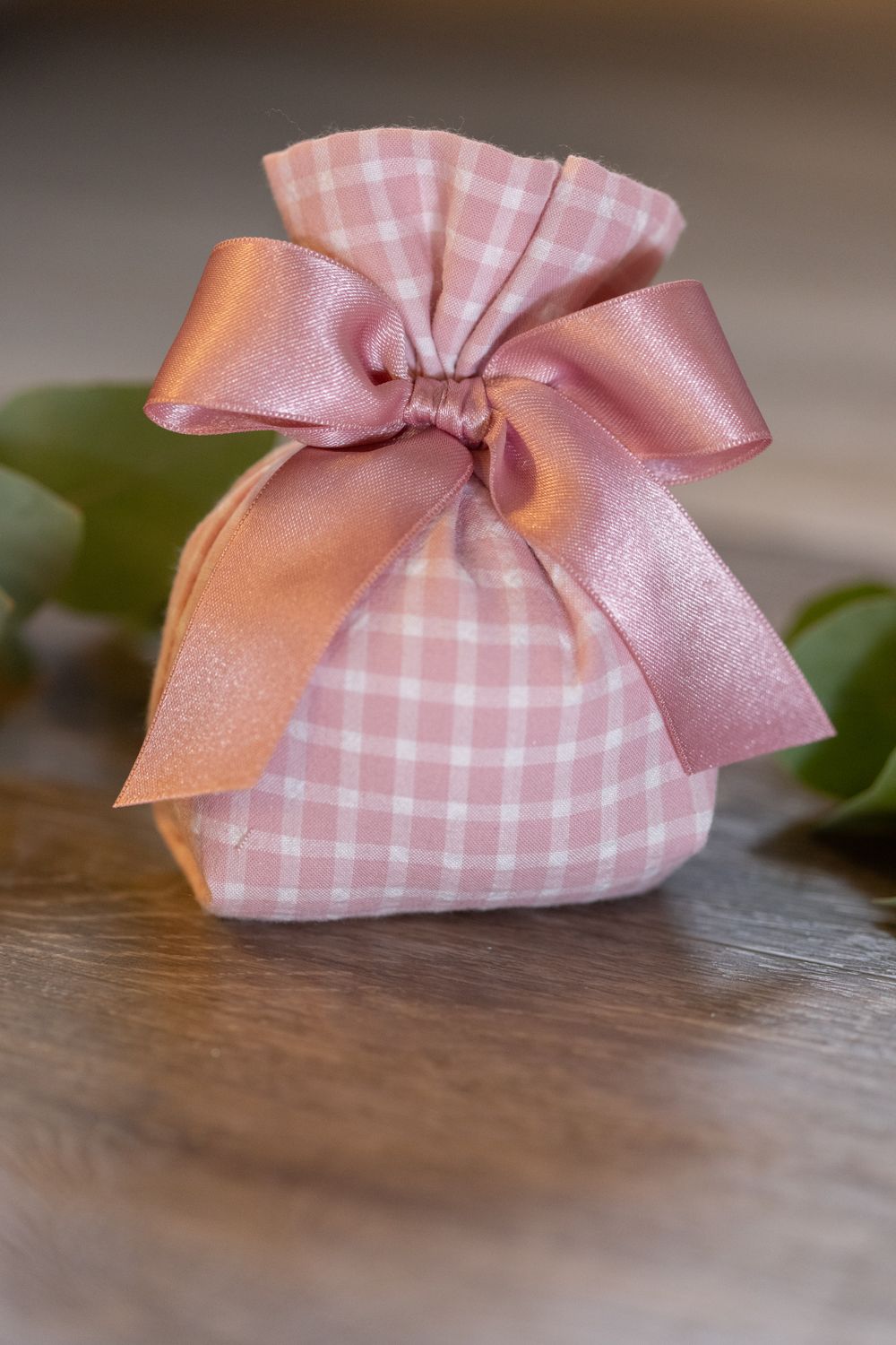 SACCHETTO BOMBONIERA IN COTONE A QUADRETTI ROSA ARTIGIANALE