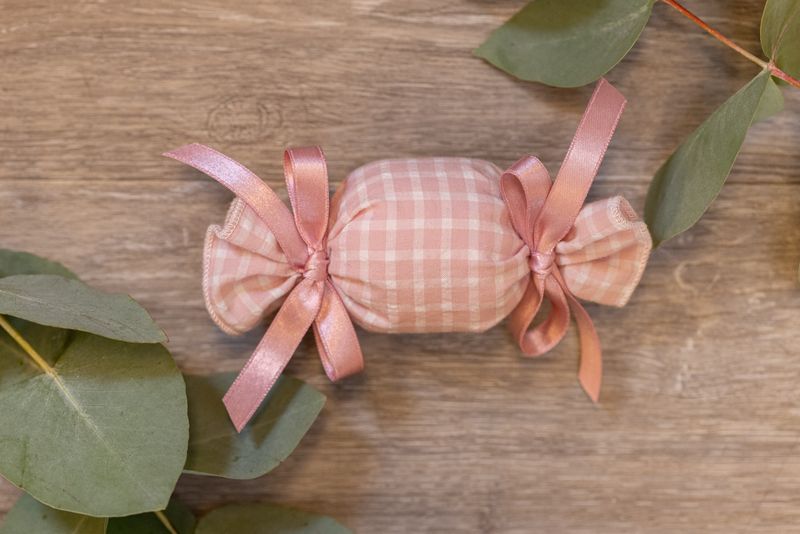 CARAMELLA BOMBONIERA A QUADRETTI ROSA ARTIGIANALE