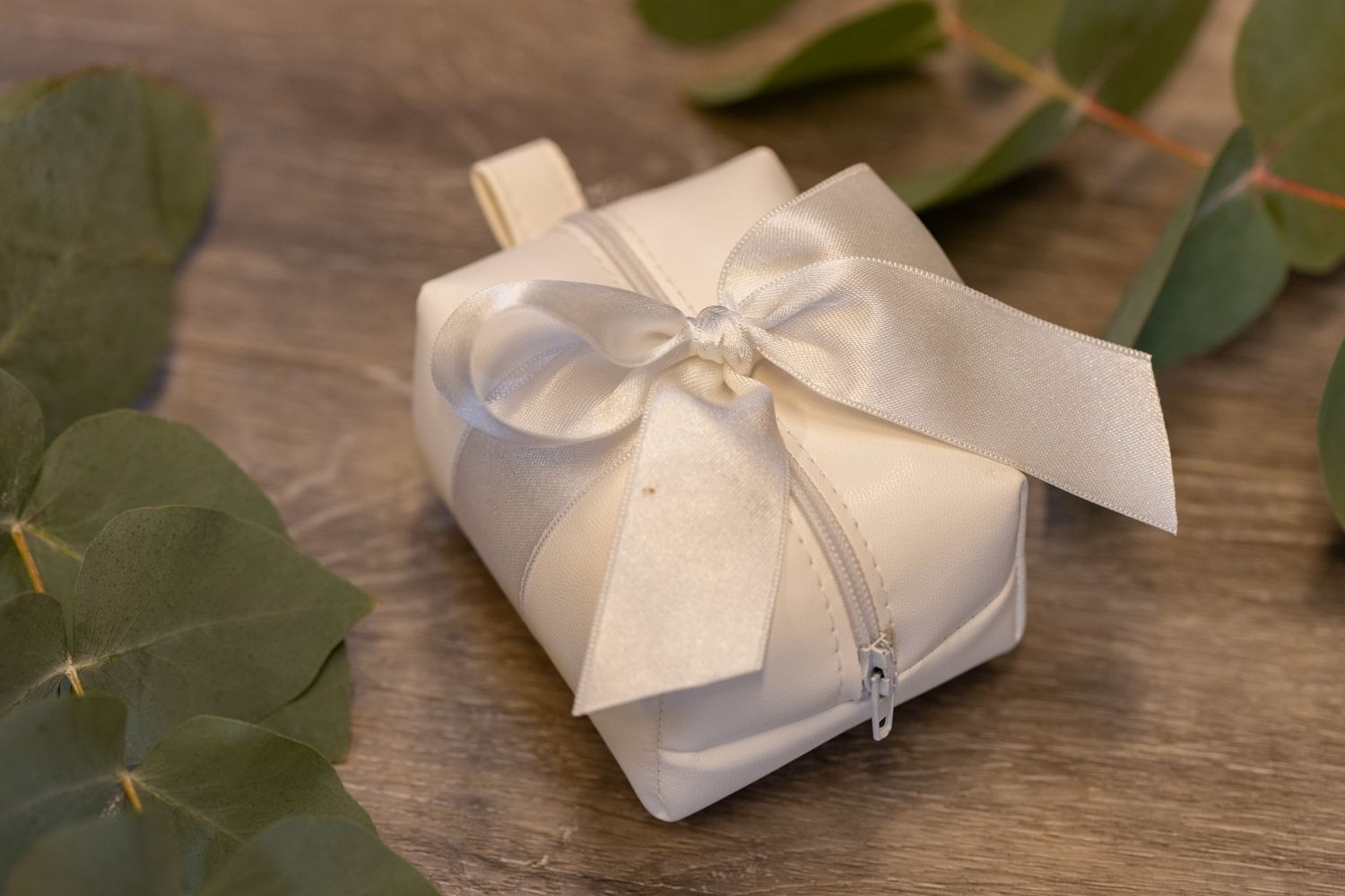 POCHETTE ZIP ARTIGIANALE IN ECO PELLE BIANCA