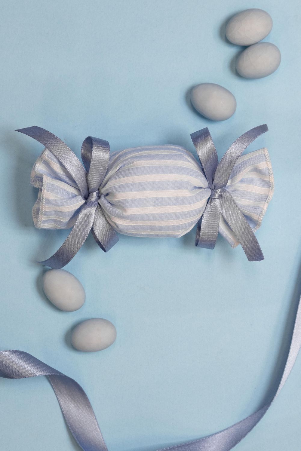 CARAMELLA BOMBONIERA A RIGHE BIANCA E AZZURRA ARTIGIANALE