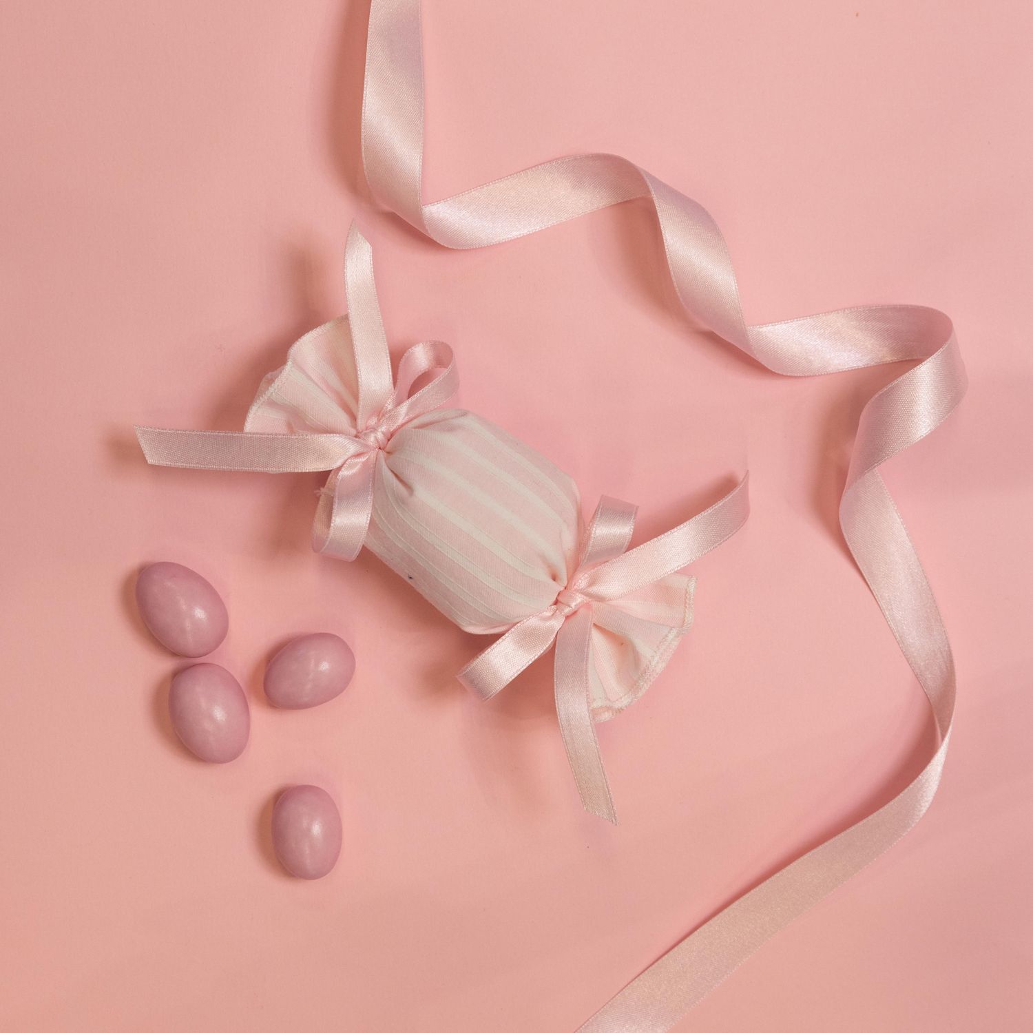 CARAMELLA BOMBONIERA A RIGHE BIANCHE E ROSA ARTIGIANALE