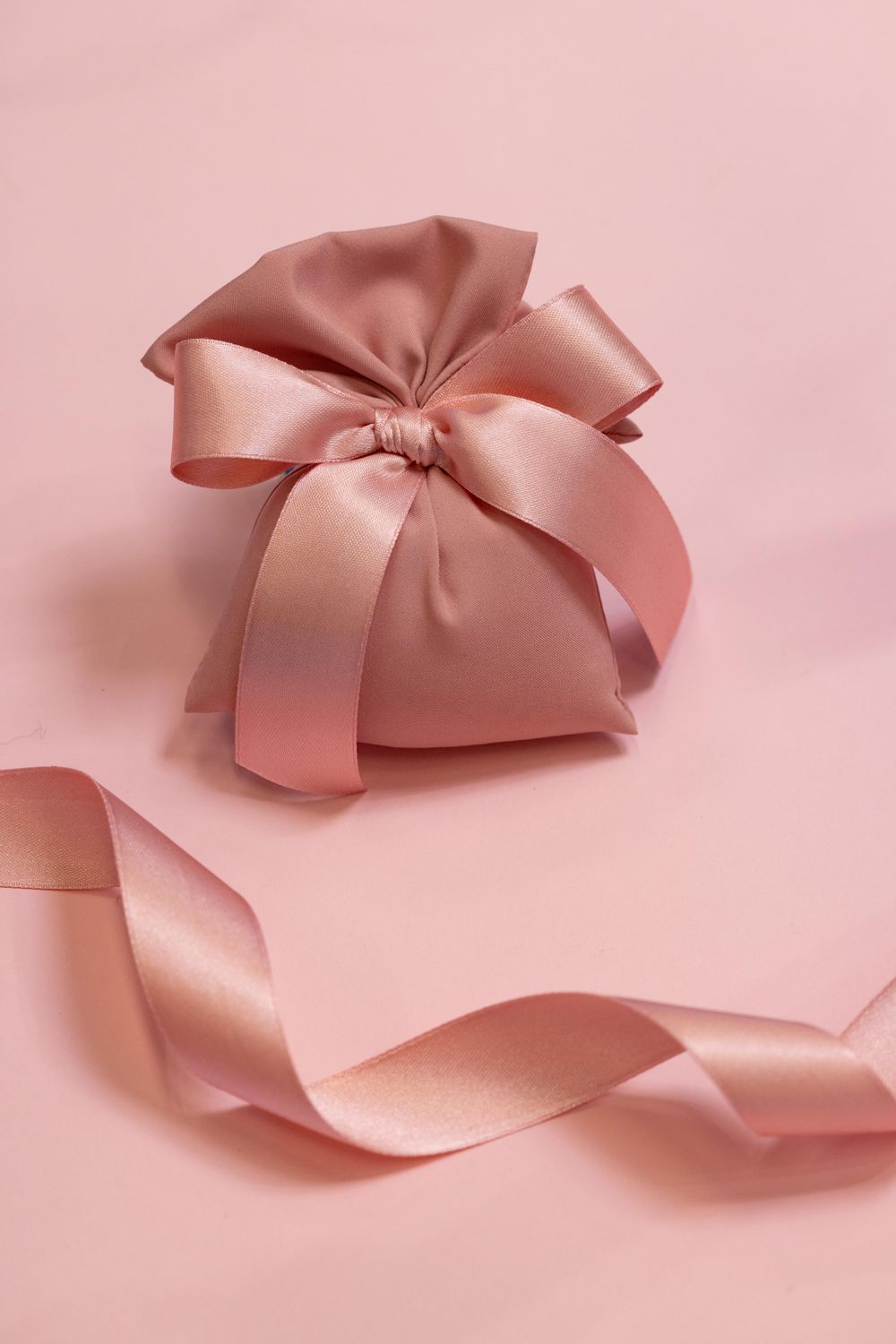 SACCHETTO BOMBONIERA A VENTAGLIO IN SETA ROSA ANTICO ARTIGIANALE