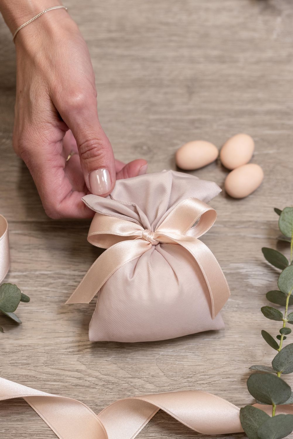 SACCHETTO BOMBONIERA A VENTAGLIO IN COTONE ROSA CIPRIA ARTIGIANALE