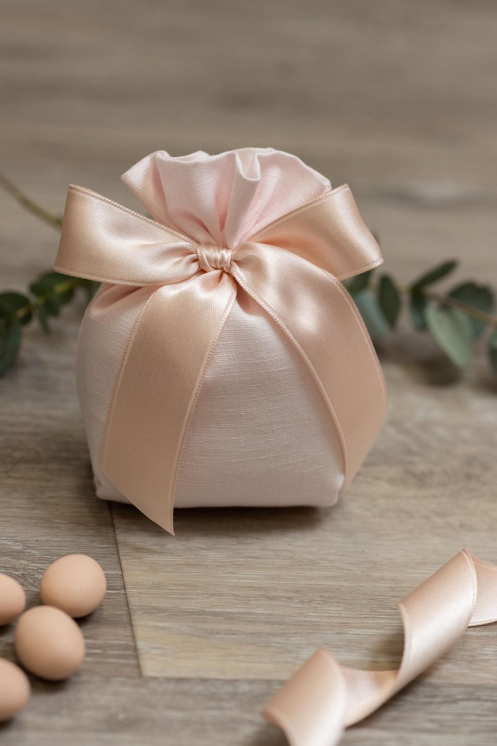 SACCHETTO BOMBONIERA IN LINO NATURALE ROSA CIPRIA ARTIGIANALE