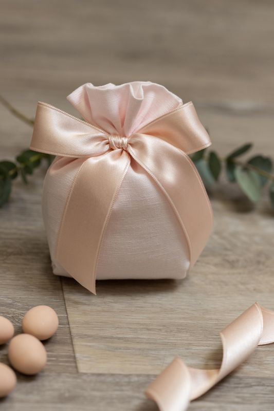 SACCHETTO BOMBONIERA IN LINO NATURALE ROSA CIPRIA ARTIGIANALE