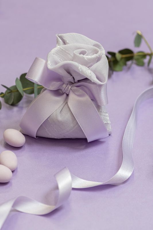 SACCHETTO BOMBONIERA A FORMA DI ROSA IN CHIFFON RICAMATO GLICINE ARTIGIANALE
