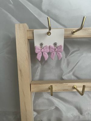 Blush bows