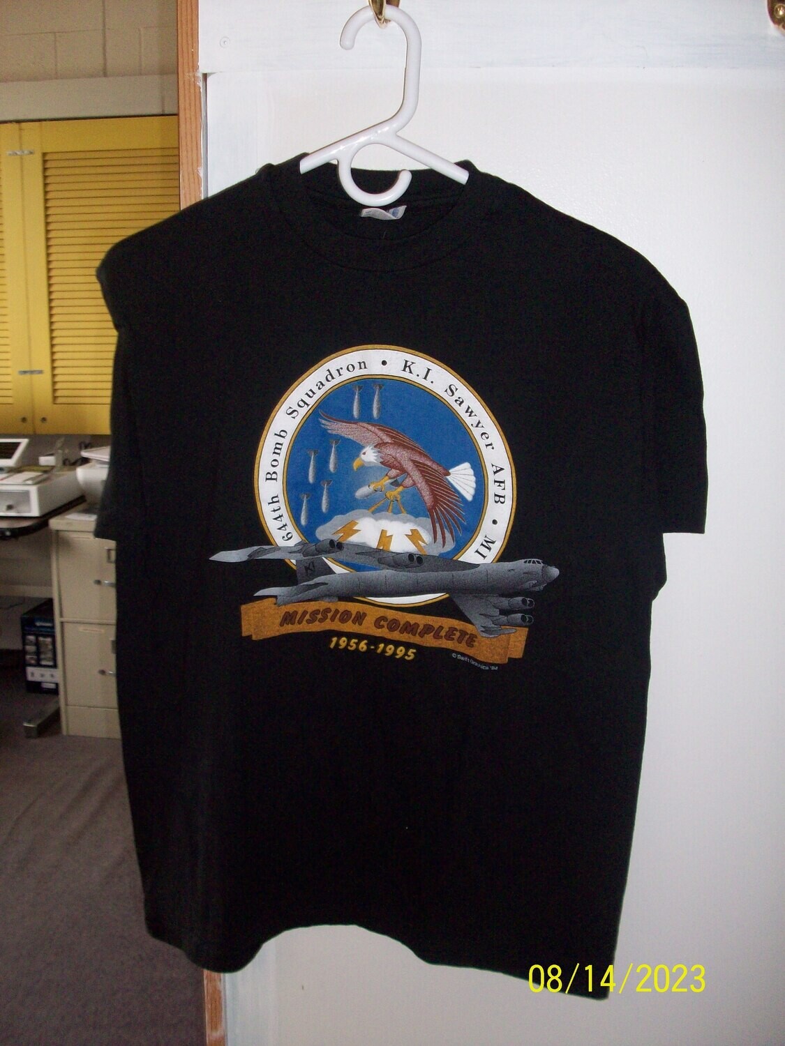 MISSION COMPLETE, Black, L