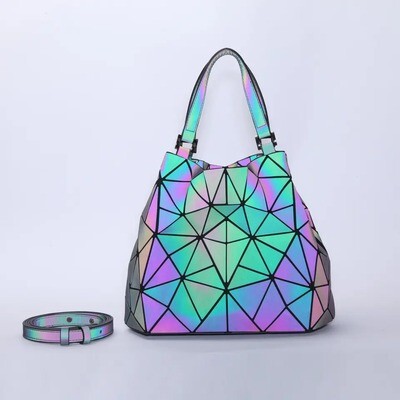 The illuminating hand bag