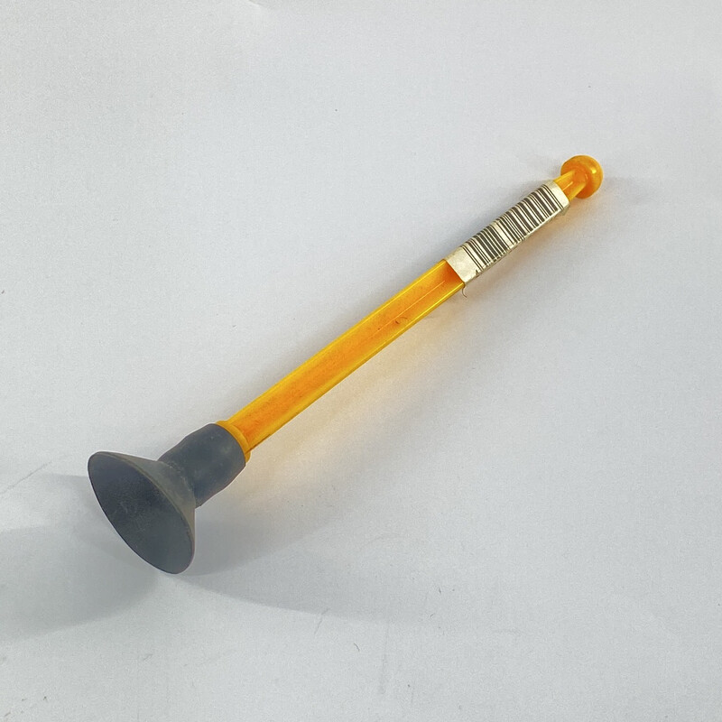 Suction cup dart