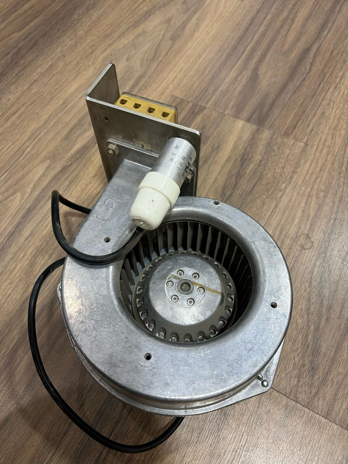 FAN RADIAL 230VAC 50/60HZ 235M3/H