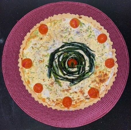 Griets Quiche met courgette, bieslook, prosciutto crudo & geitenkaas
 (maart-nov)