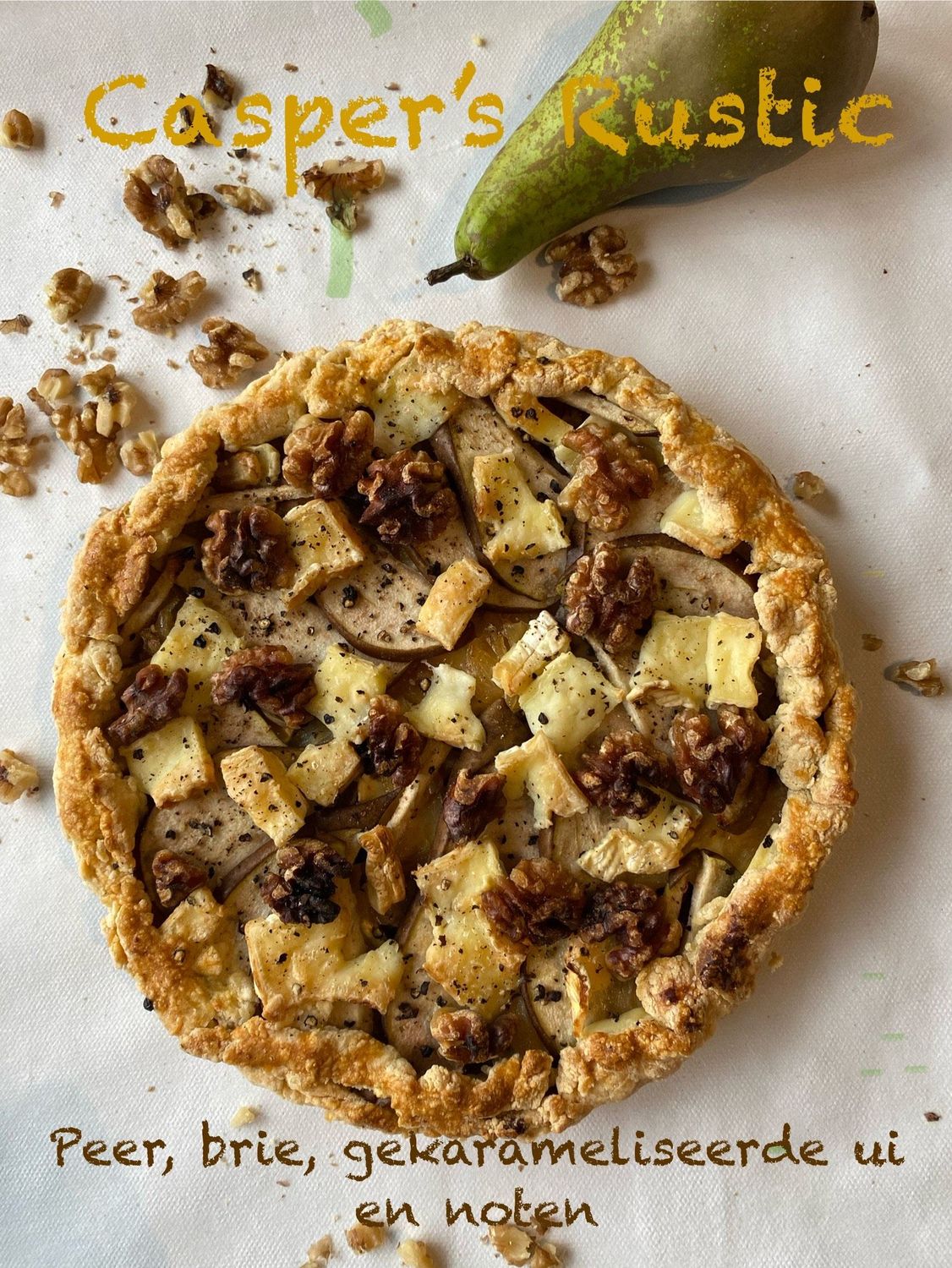 Casper's Rustic Pie: peer, brie, gekarameliseerde ui & walnoten