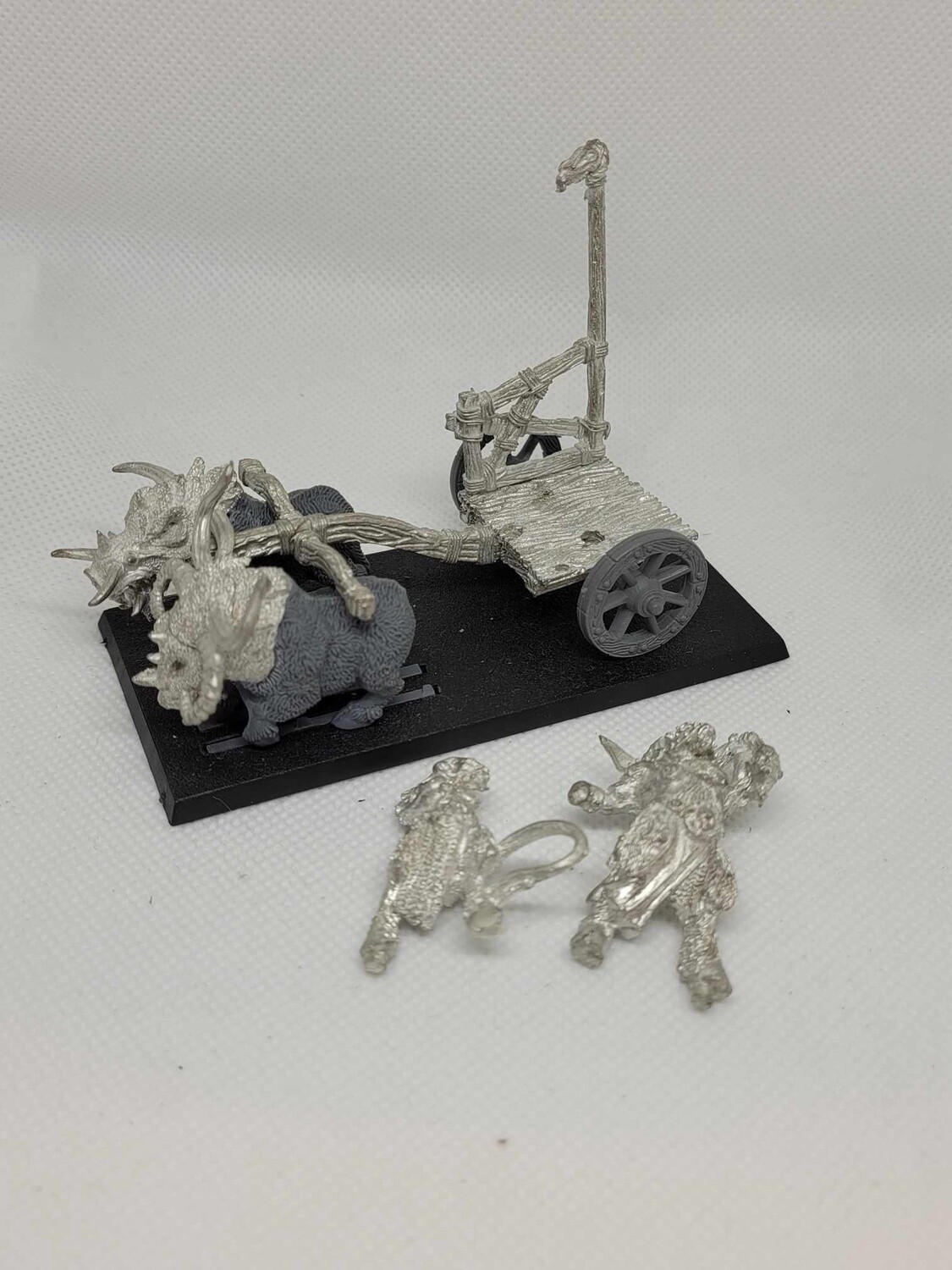 Chaos Beastmen Chariot (Partial Metal)