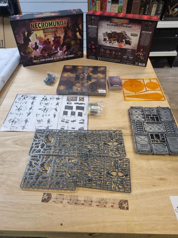 Necromunda: Underhive (Complete, No Cellophane - 2017)