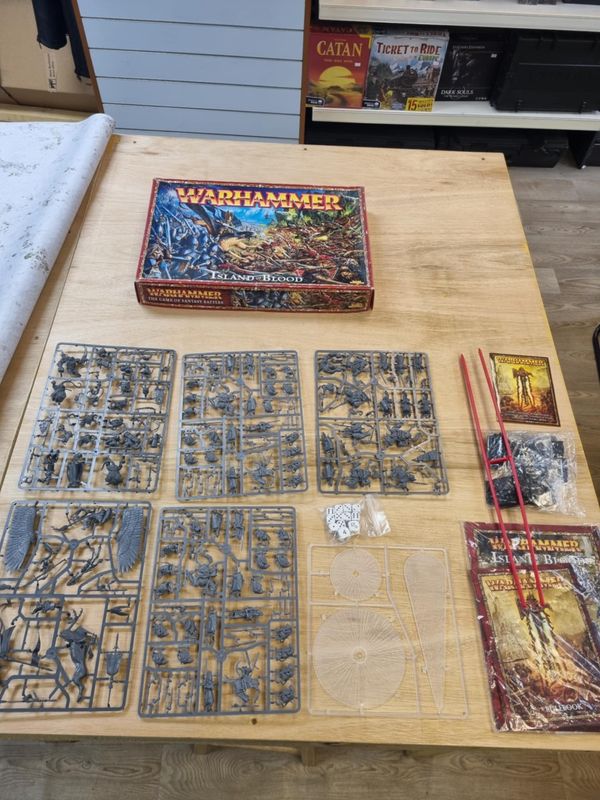 Warhammer Fantasy Battles: Island of Blood (Complete, No Cellophane - 2009)