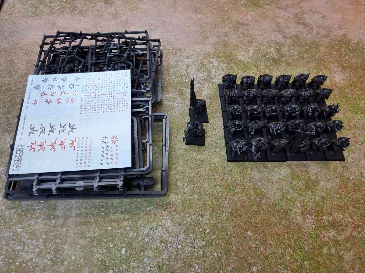 Warriors of Chaos: 32 Warriors (Inc x2 Full Command + Sprues)