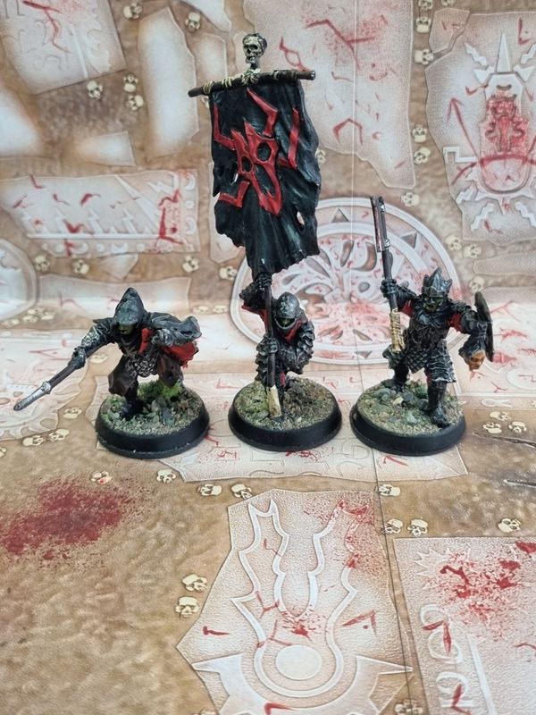MESBG: Morannon Commanders (Captain, Shaman &amp; Banner - Finecast)