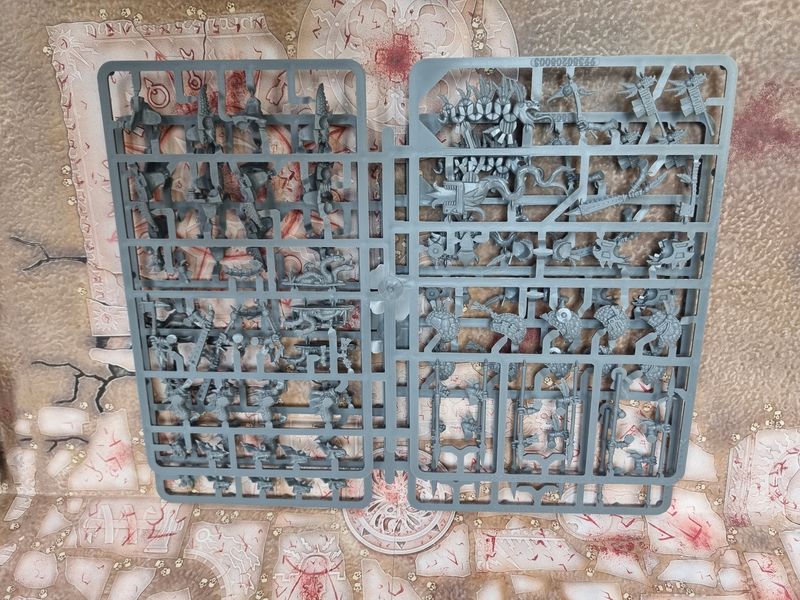 The Old World: Saurus Knights (x8 - New on Sprue)