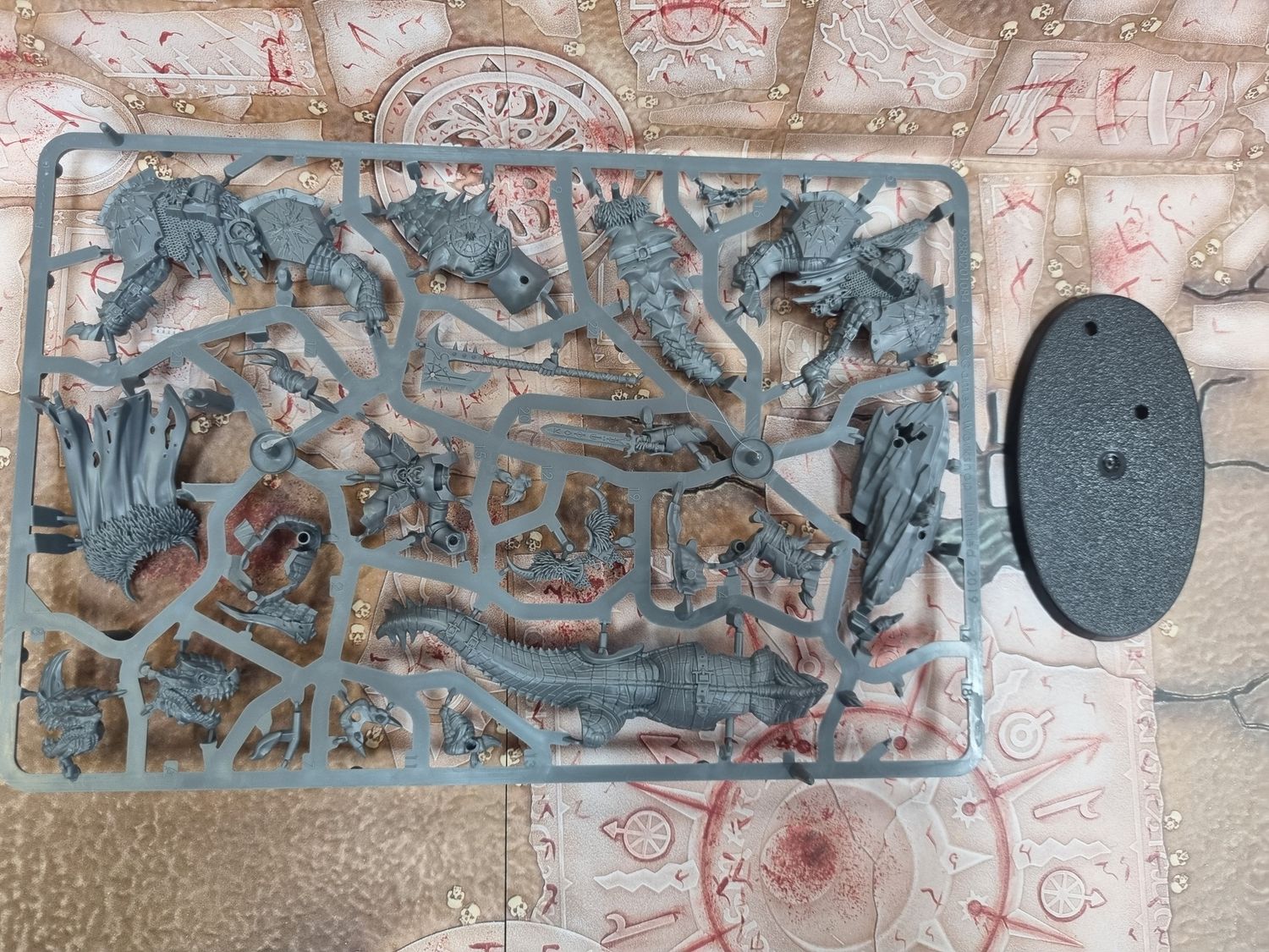 Chaos Lord on Karkadrak (Missing Armoured Head Option)
