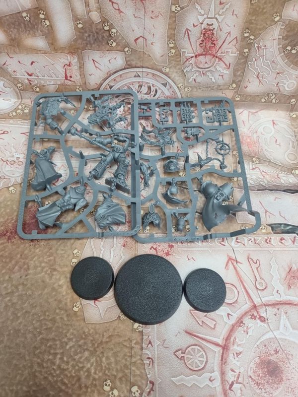 Chaos Space Marines: Dark Apostle (New on Sprue)