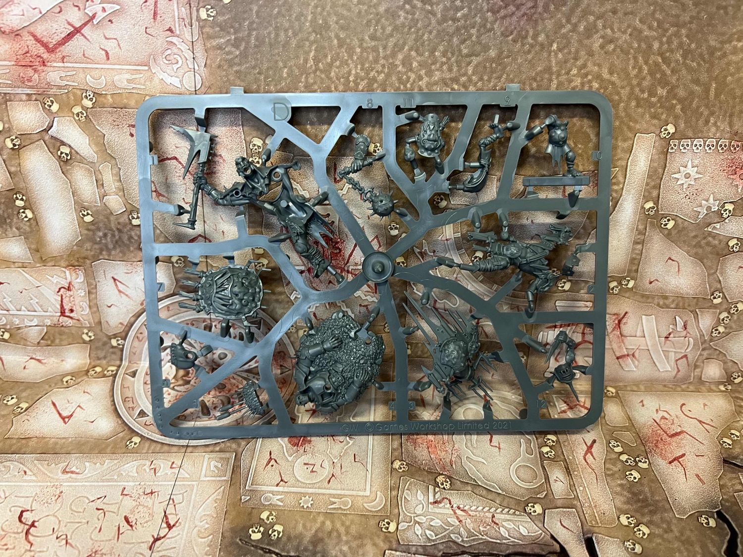 Orruk Warclans: Killaboss with Stab Grot
