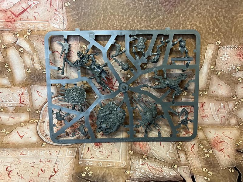 Orruk Warclans: Killaboss with Stab Grot