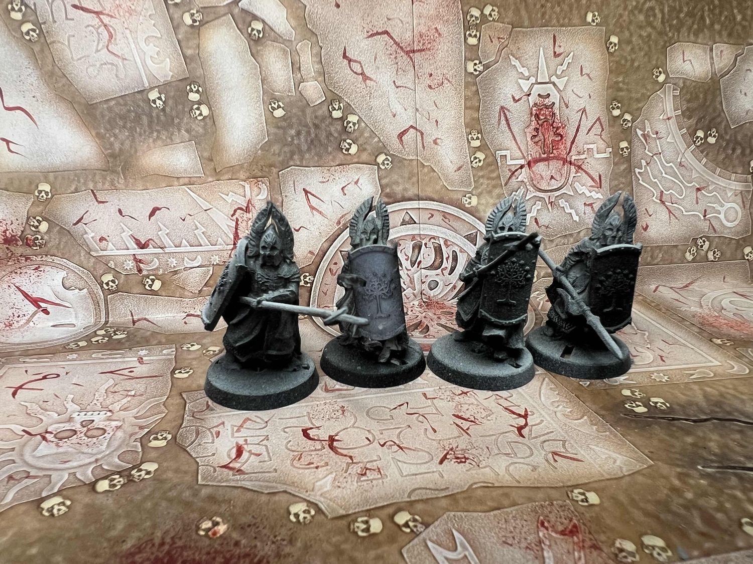 Minas Tirith: Guard of the Fountain Court (w/ Shields - x4 - Finecast)