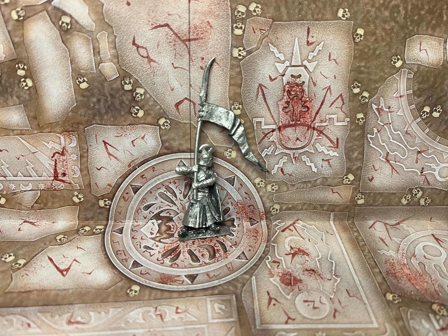 Rivendell: Elf Banner Bearer (Metal)