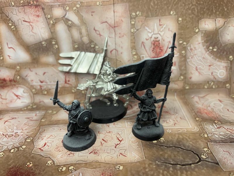 Minas Tirith: Boromir, Captain of the White Tower w/ Banner (Ft &amp; Mtd - Metal)