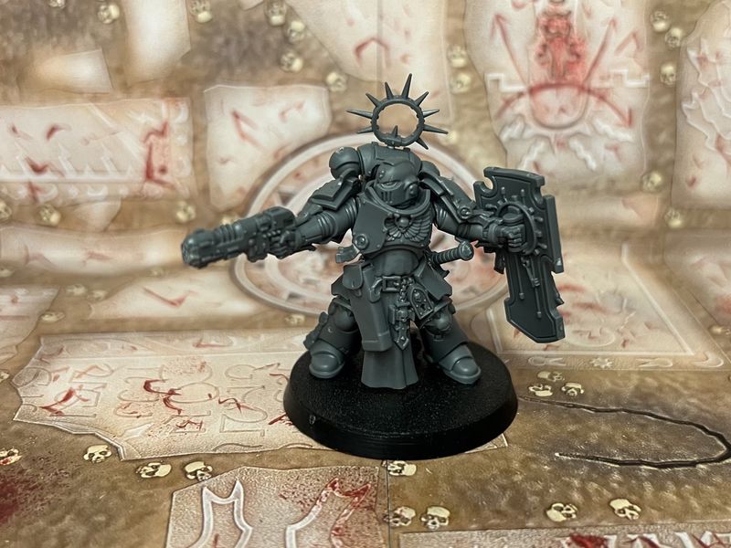 Space Marines: Lieutenant with Storm Shield
