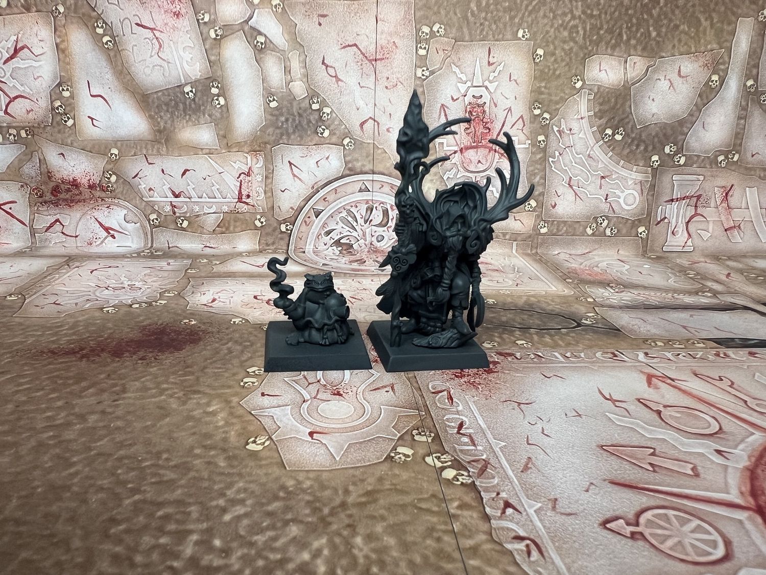 Empire of Man: Elementalist Wizard and Familiar (Forgeworld)
