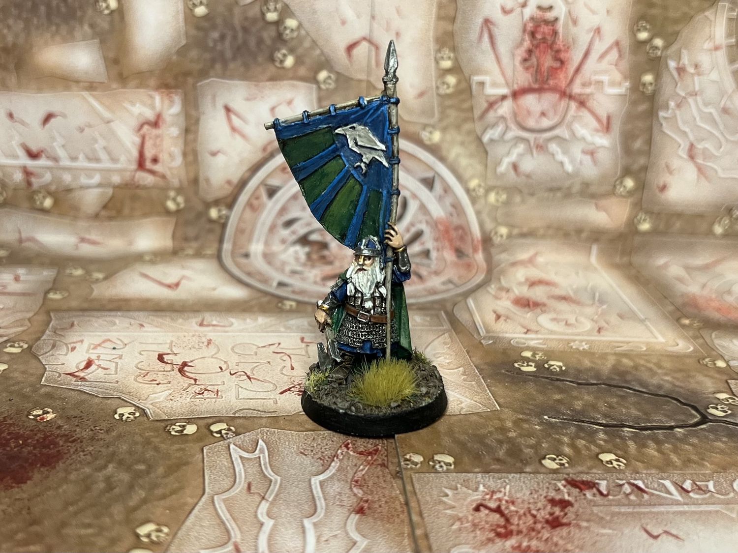 Kingdom of Khazad-Dum: Dwarf Banner Bearer