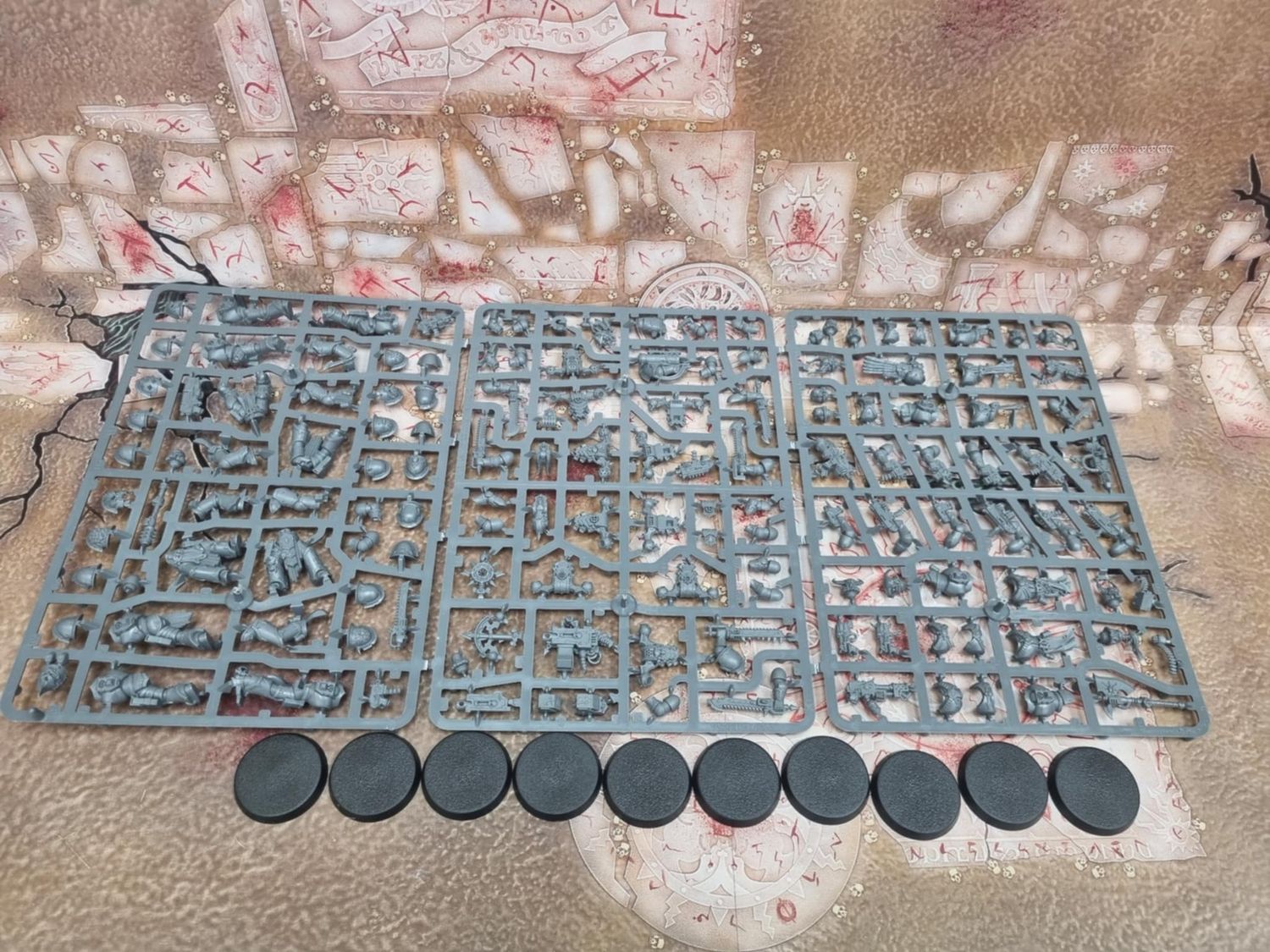 Chaos Space Marines - Legionaries, Name: On sprue