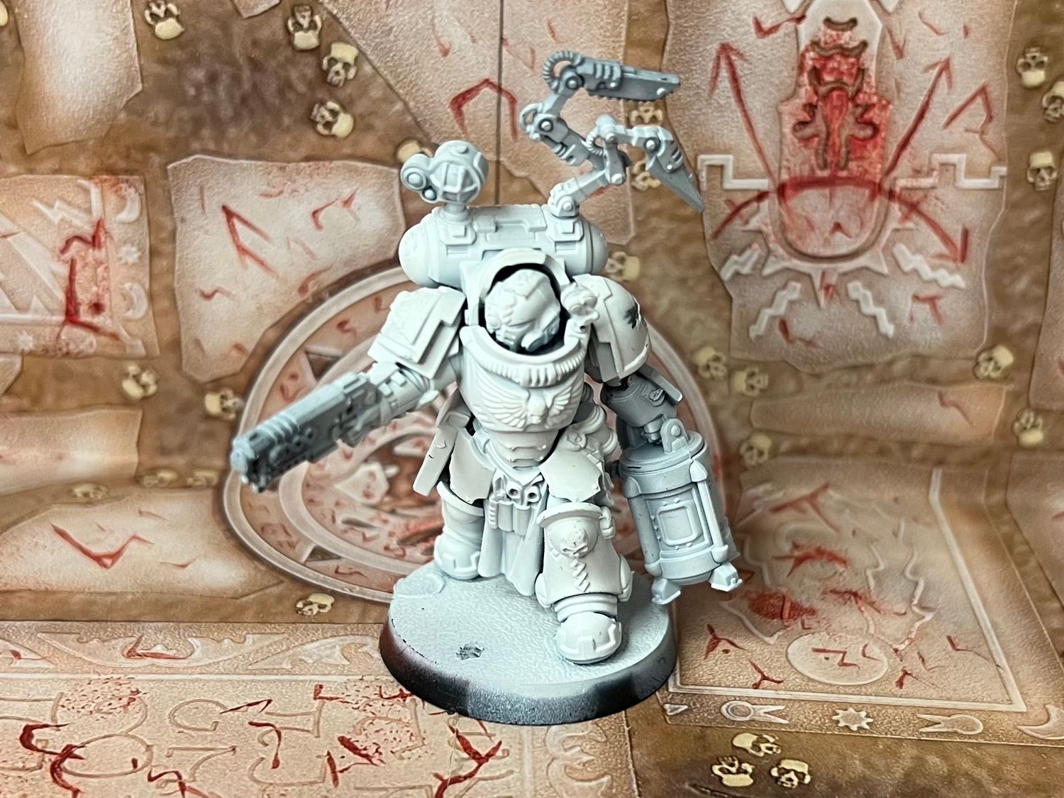 Space Marines: Apothecary Biologis, Name: Apothecary (Primed)