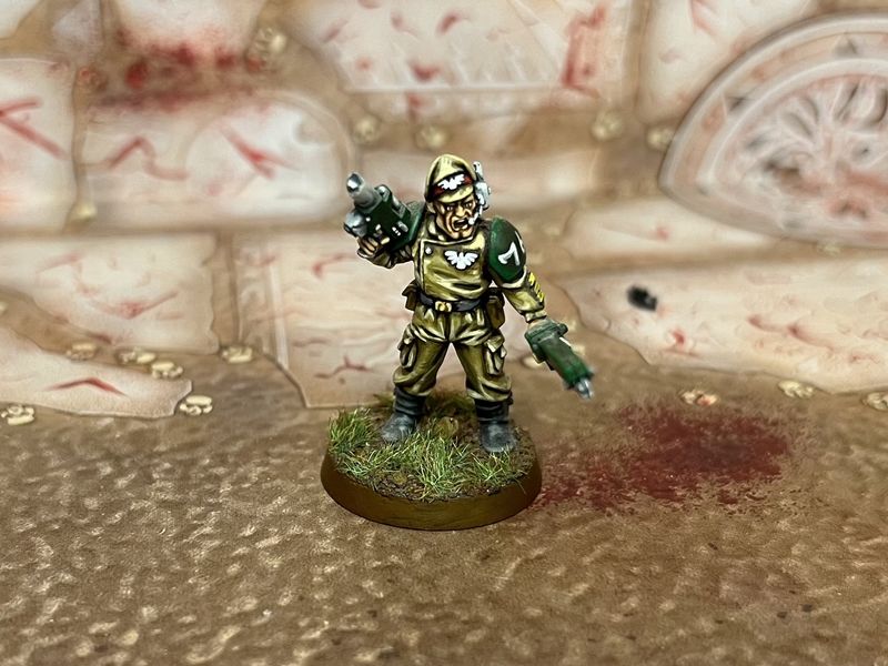 Astra Militarum: Cadian Officer (Plastic multi-part build)