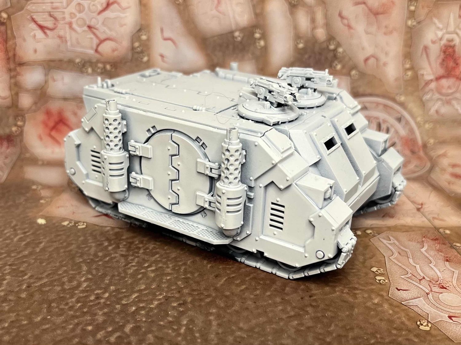 Horus Heresy: Deimos Rhino (primed)