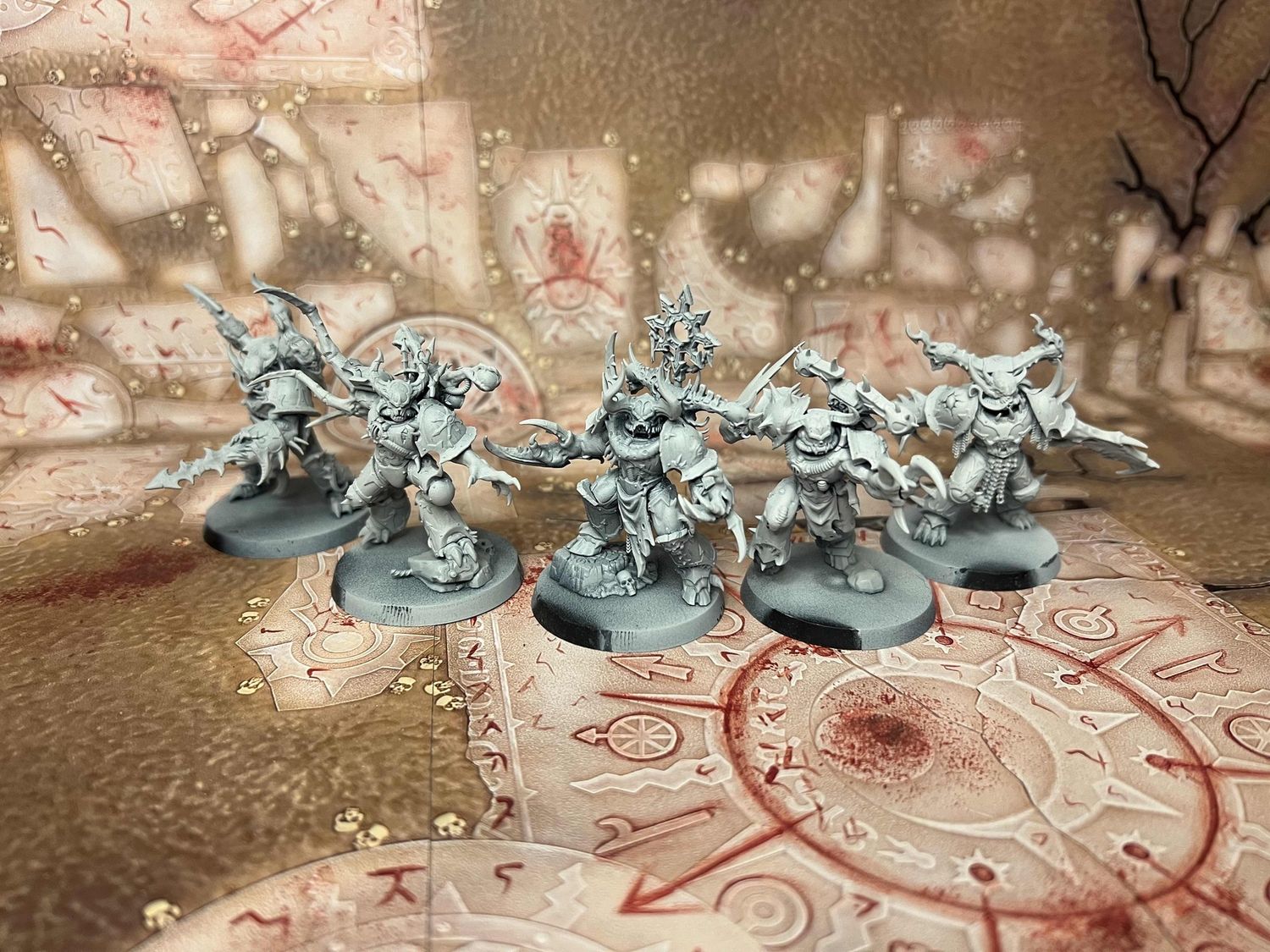 Chaos Space Marines: Possessed (x5), Name: Possessed primed