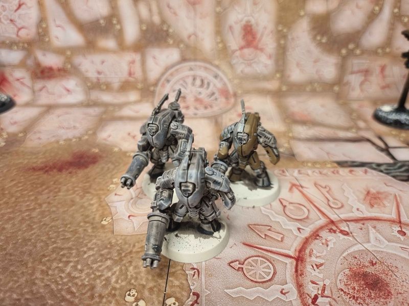 T'au Empire: Stealth Battlesuits (OOP - Part Painted)