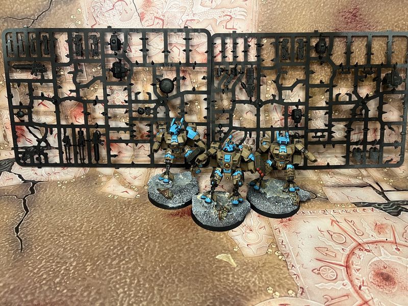 Tau Empire: Crisis XV8 Battlesuit team