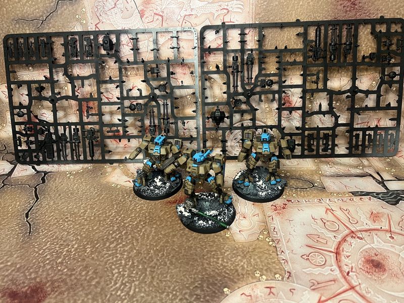 Tau Empire: Crisis XV8 Battlesuit team