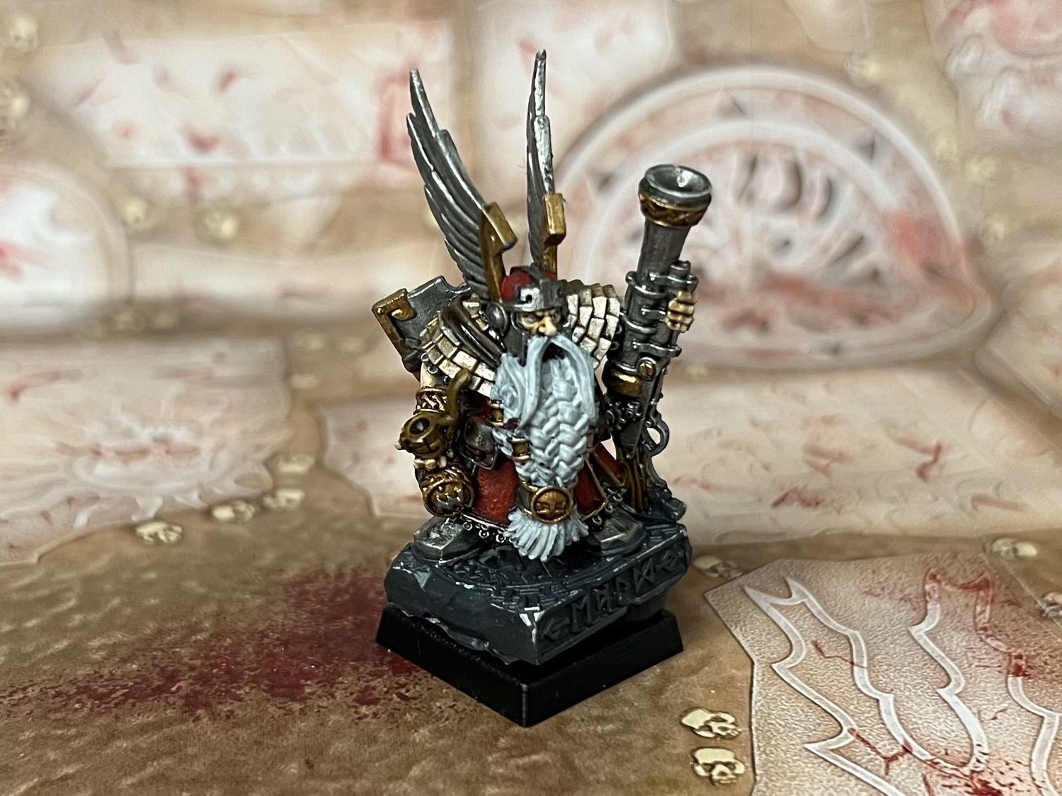 Dwarfen Mountain Holds: Dwarf Thane with Handgun on Oathstone (Forgeworld)