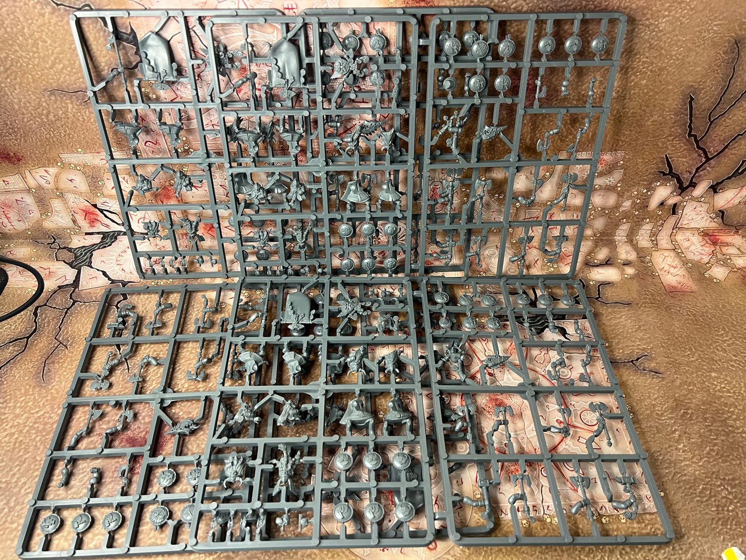 Dwarfen Mountain Holds: Warrior Sprues bundle (Builds 16)