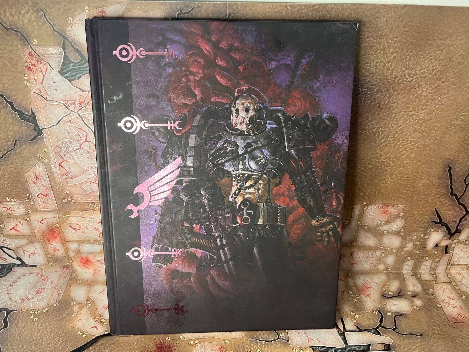 Emperor's Children: 10th Ed Codex (limited edition, Code used)