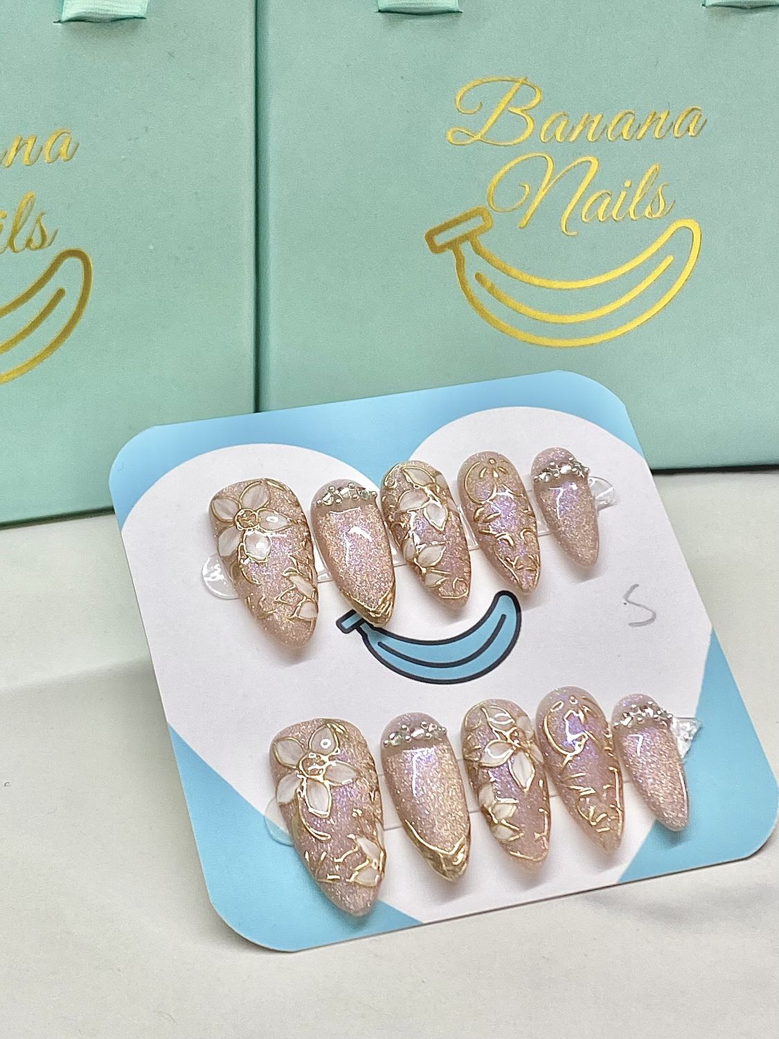 Golden Line Flowers with Pink Cat Eye Almond