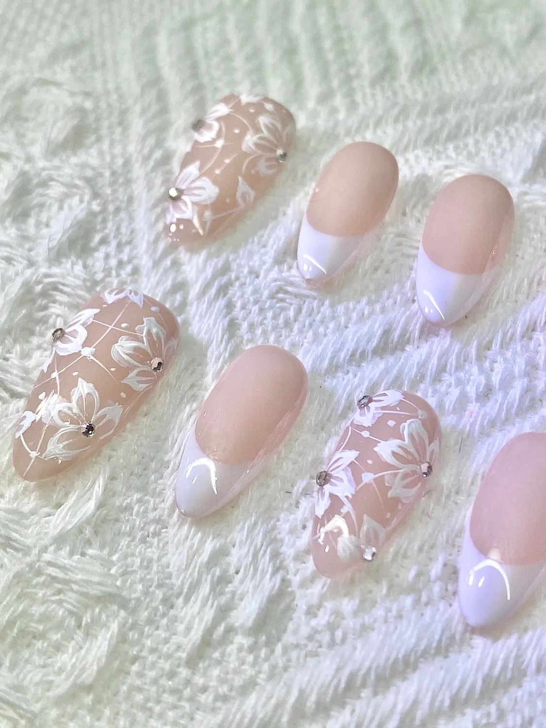 White flower French Tip Almond