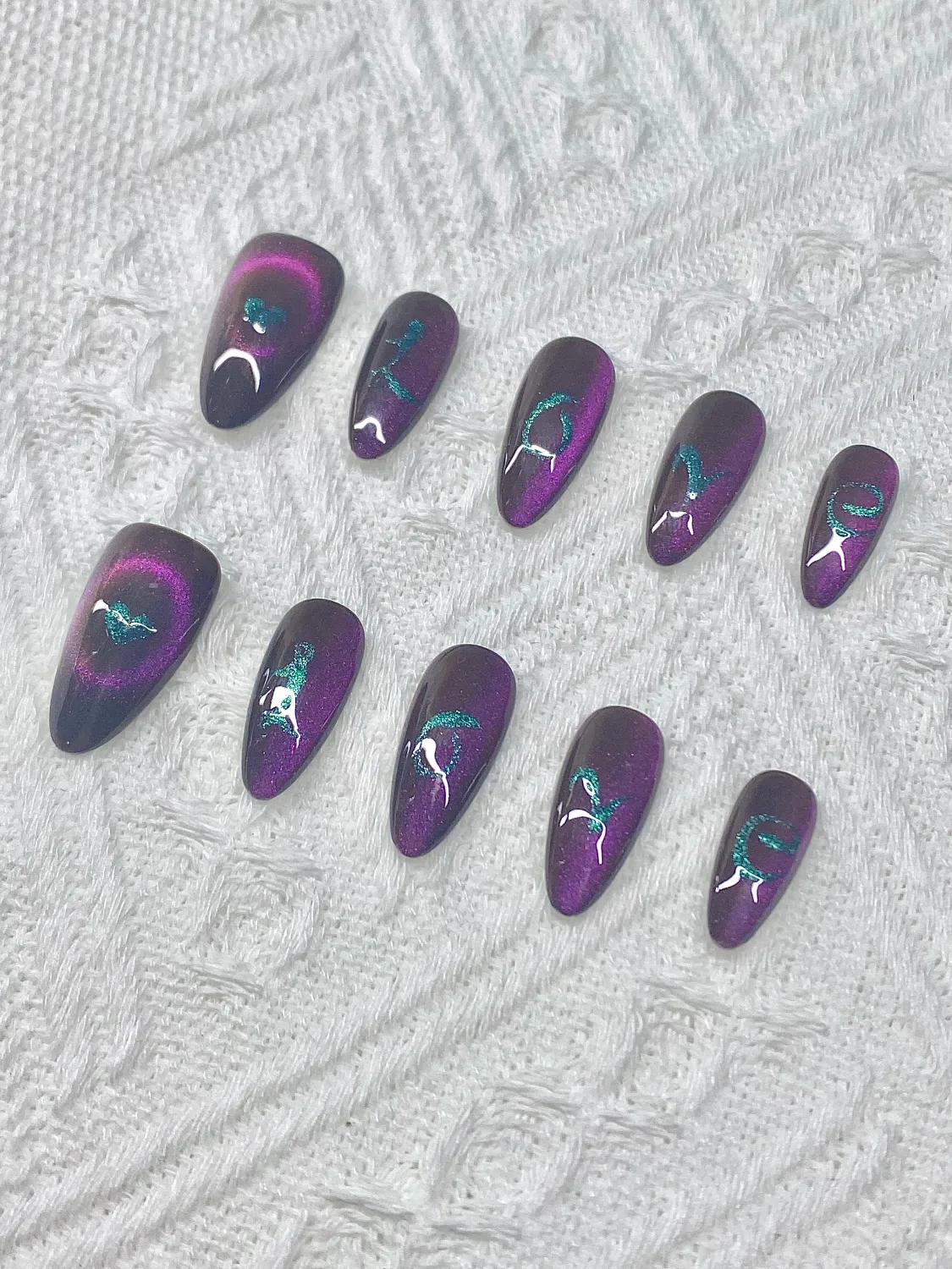 Black Cat Eye Almond Love