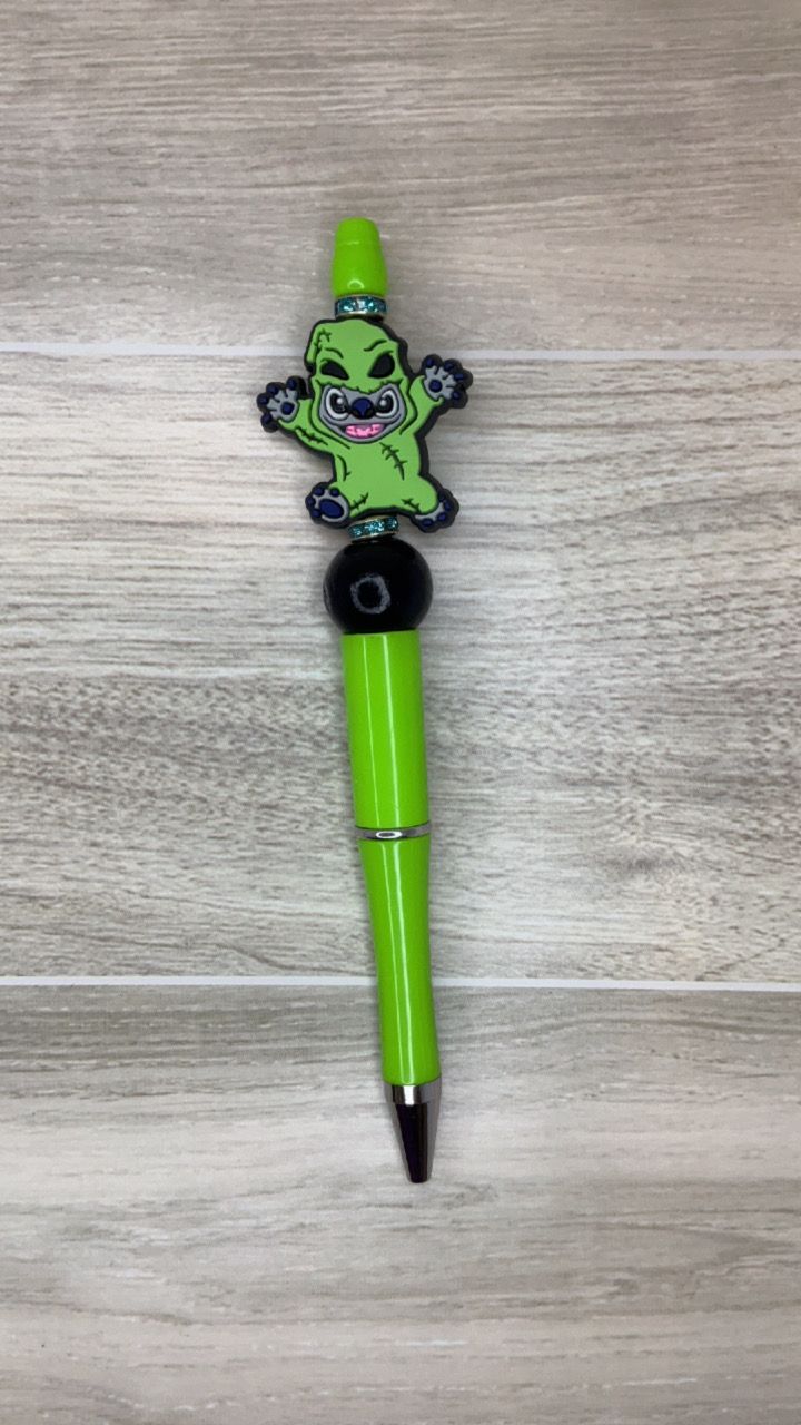 Green pen with Stitch in Costume focal