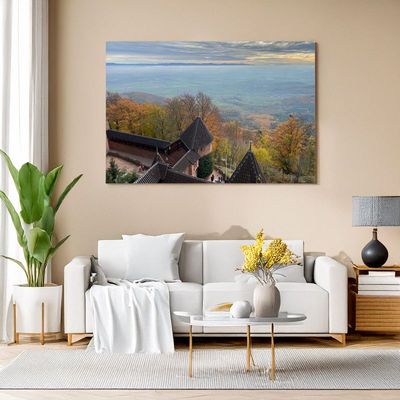 Wohnzimmer mit Leinwandbild eines weiten Panoramas im Herbst.