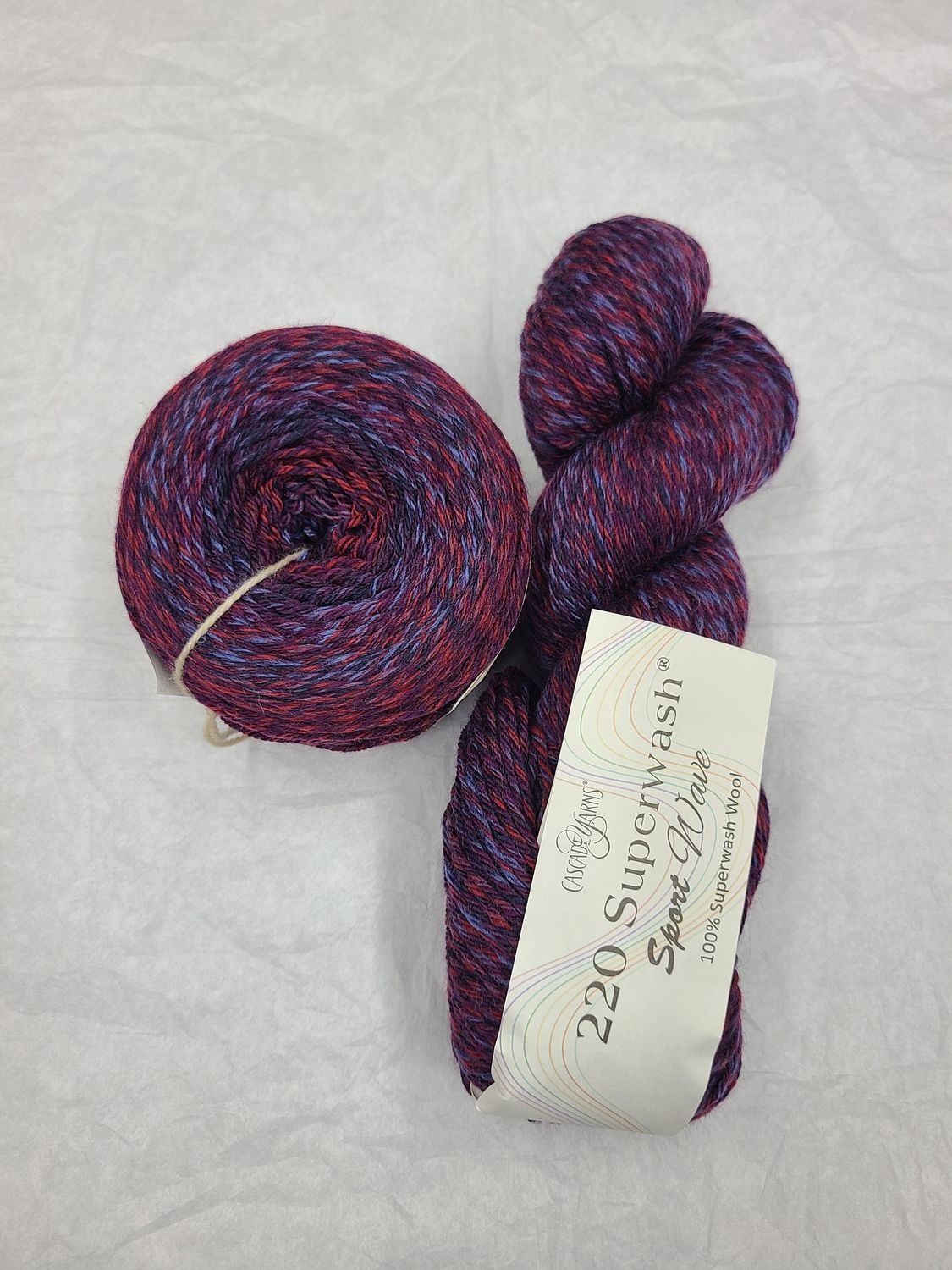 220 Superwash Wave -DK, Colour: 104 Berries